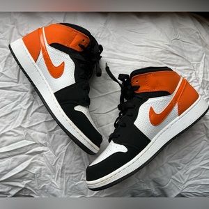 Retro 1 Jordan Shattered Backboard orange and black mid